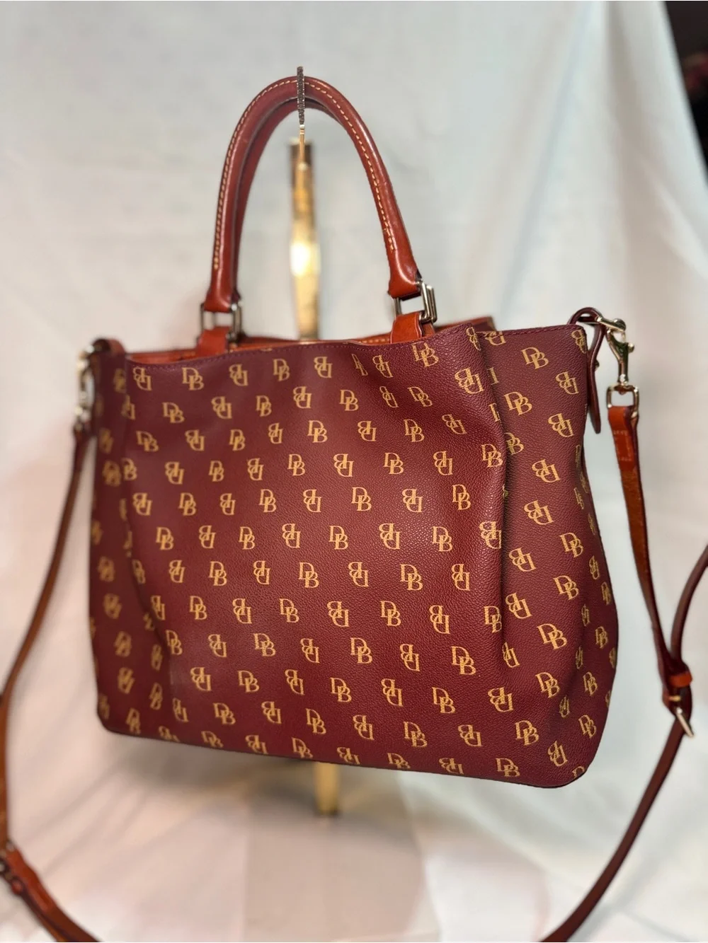 Dooney & Bourke classic dooney